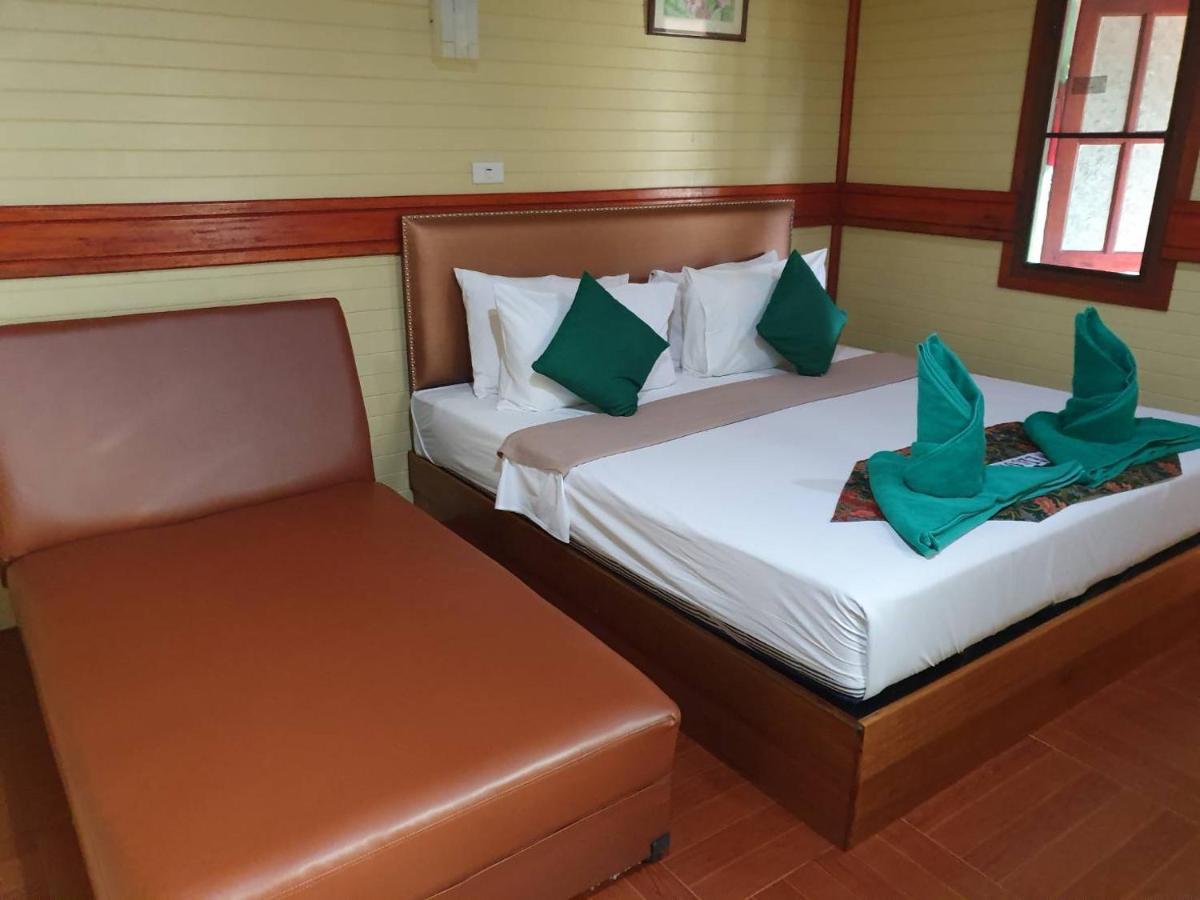The Royal Bamboo Lodges - Sha Certified Khao Sok National Park Kültér fotó