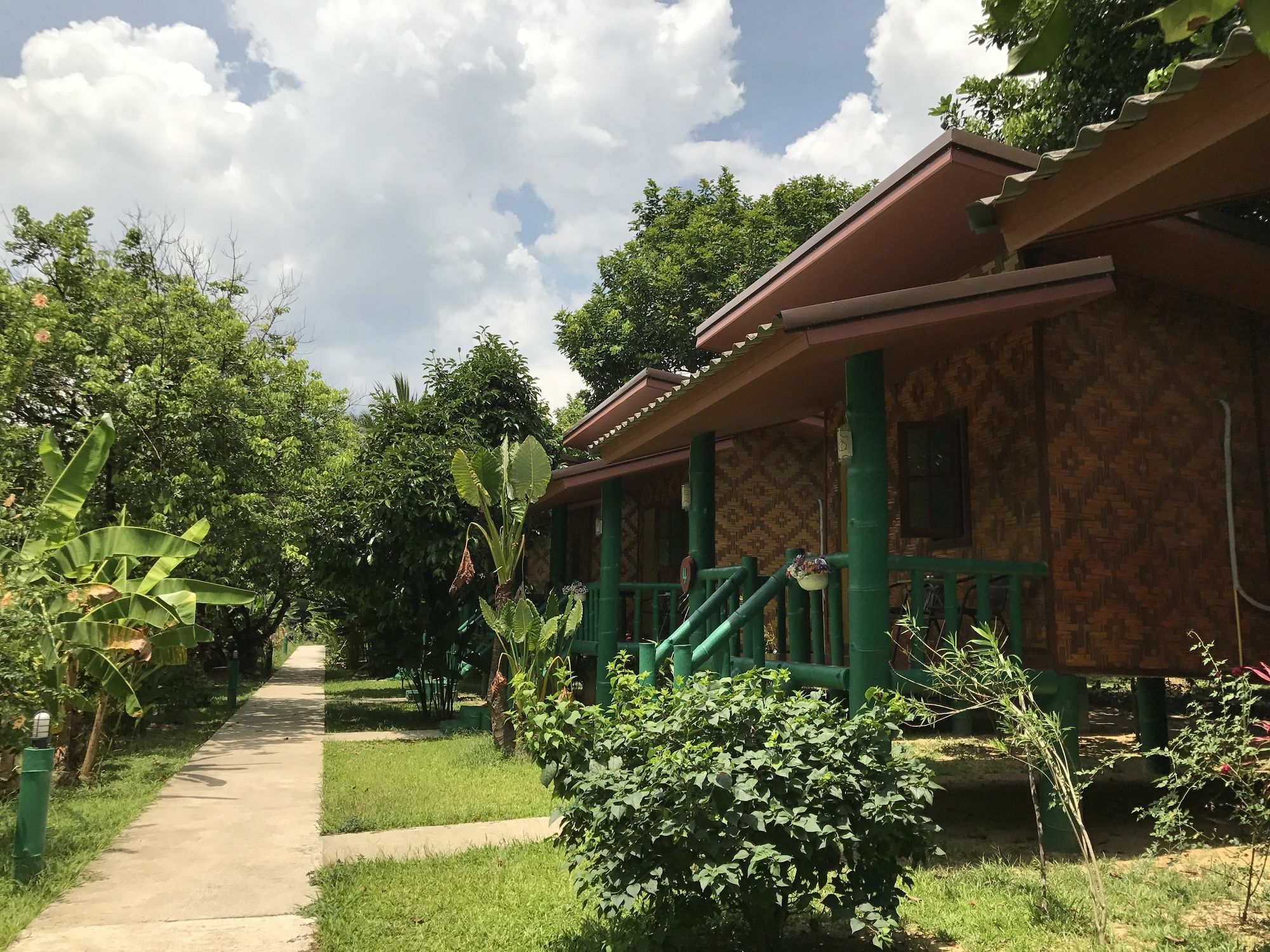 The Royal Bamboo Lodges - Sha Certified Khao Sok National Park Kültér fotó